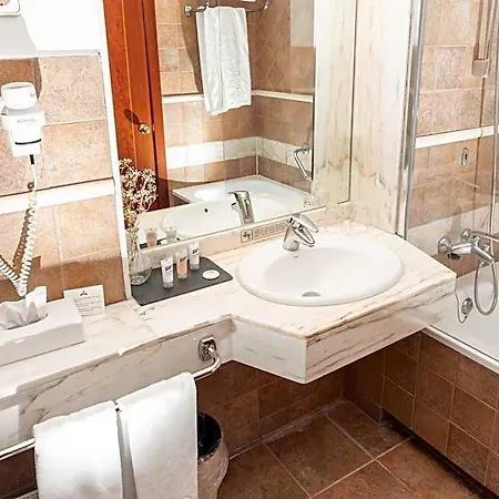 Ξενοδοχείο Termes Montbrio & 4*